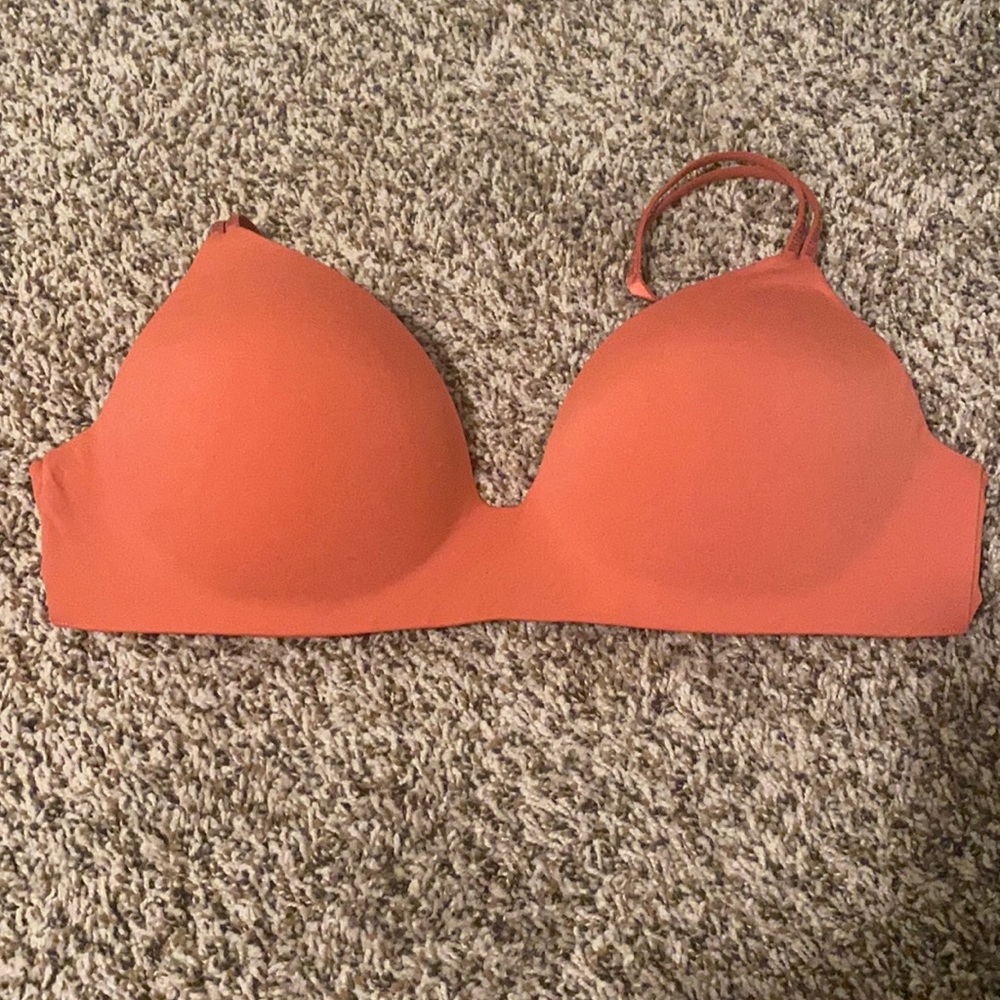 Victoria’s Secret tshirt lightly lined
